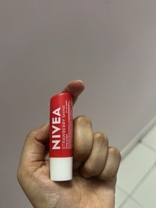 Nivea Strawberry Shine Lip Balm