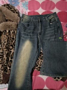 Embroidered flared jeans
