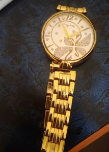Elegant Gold Swan Watch