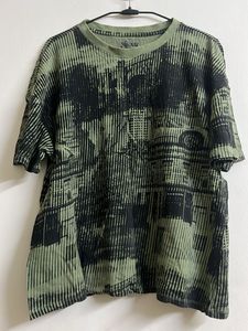 Unique Graphic Print T-Shirt