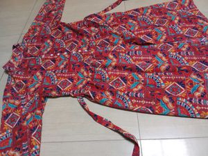 🌸 Stylish Front Cut Kurti