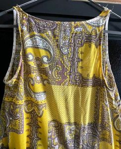 💛 Yellow Paisley Print V-Neck Tank Top 💛