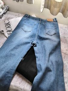 distress jeanss trendyy best fit my personal fav❤️
