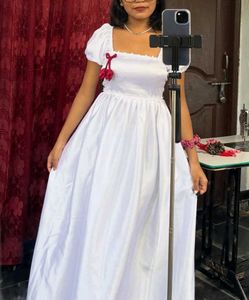 Elegant White Maxi Dress with Puff Sleeves