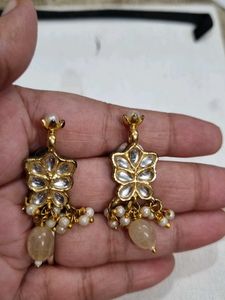 Elegant Kundan &amp; Pearl Jhumka Earrings