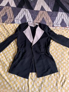 Chic Women's Black Blazer