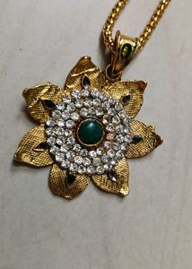 Stunning Gold Tone Necklace &amp; Earrings Set