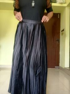 Black Pleated Satin Skirt 🖤