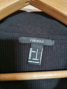 Forever 21 BLACK T SHIRT XS 26"