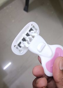 Carmesi Razor with Case