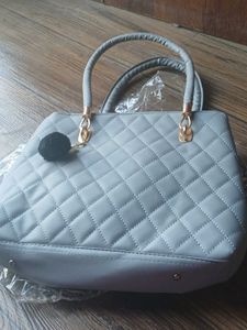 Handbag  👜 with lots of pkt