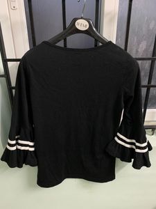 Pretty Black Top ( Size M)