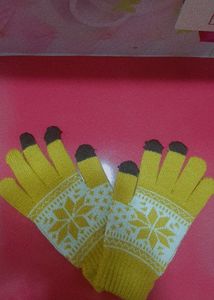 Mustard Gloves 🧤