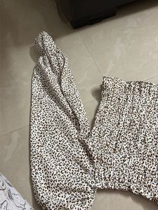 Chic Leopard Print Smocked Top