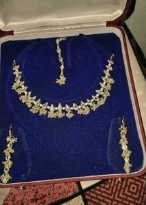 Elegant Gold Tone Necklace &amp; Earring Set