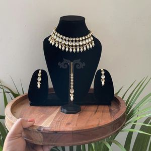 Elegant Kundan Jewellery Set