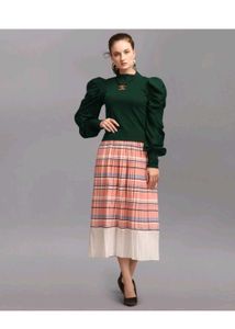 Stylish Green Top with Puffed Sleeves