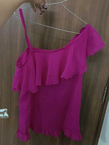Chic One-Shoulder Ruffle Top
