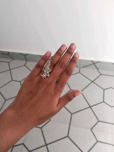 Elegant Leaf Design Ring