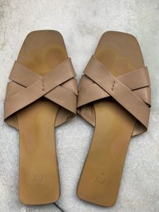 Stylish Nude Cross Strap Flat Sandals