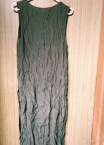 V-Neck Sleeveless Dress should be pressed.