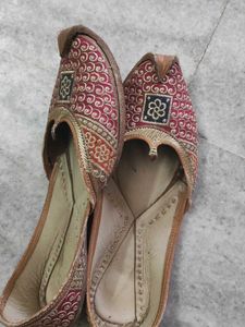 Embroidered Ethnic Jutti/Mojari Footwear
