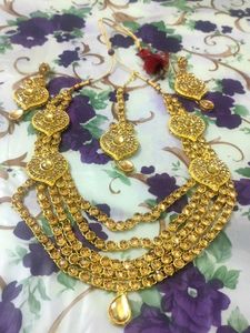 Elegant Gold-Tone Indian Jewelry Set