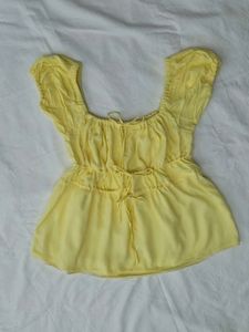 Butter yellow top