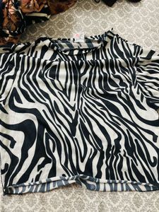 Stylish Zebra Print Cropped Top