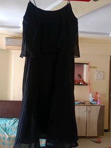Chic Black Pleated Midi Dress