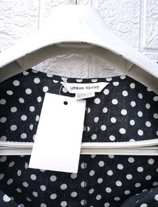 New with tag Chic Polka Dot Long Sleeve Crop Top