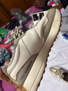 New Balance 327 Sneakers