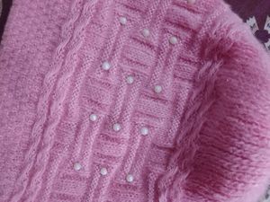 cozy pink beanie with pearls detail❤️