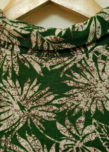 Trendy New Green And White Top( L)