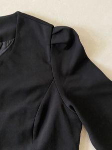 Chic Black Cropped Blazer