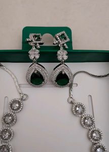 Stunning Emerald and Diamond Necklace Set