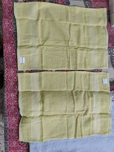 Brand new 2 hand towels 40x60 cm