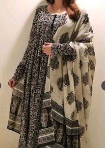 Women Ethnic MotifsKurta with Trouser and dupatta