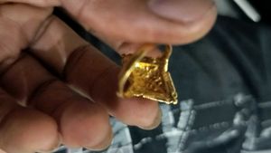 Elegant Gold Diamond Shaped Ring