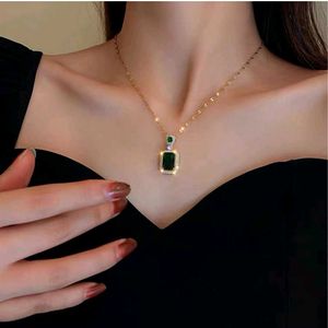 New Emerald Green Pendant Necklace