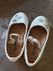 Girls Pretty White Shoes