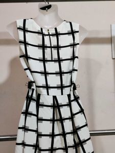 Chic Grid Print Sleeveless Dress