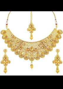 Exquisite Gold Toned Necklace Set