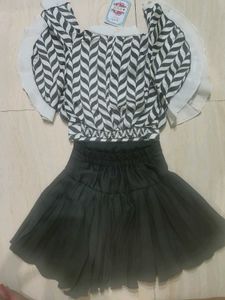 Chic Black &amp; White Skirt Set
