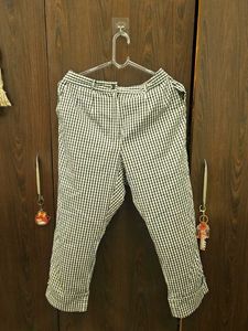 Chic Gingham Cropped Pants