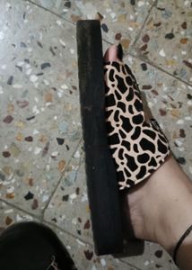 Leopard Print Buckle Slides