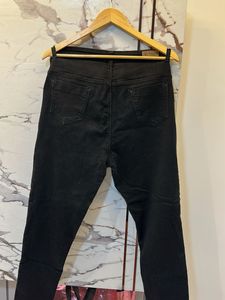 Chic Black Denim Jeans, Waist-38 Strechable