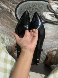 Chic Black Patent Pointed Heels