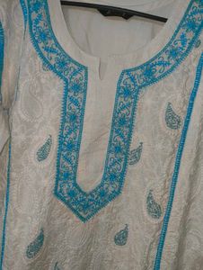 Embroidered chikankari kurta set (Absolutely New)