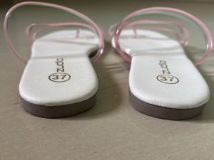 🌸Cute Chic White Flip Flop With Pink Straps